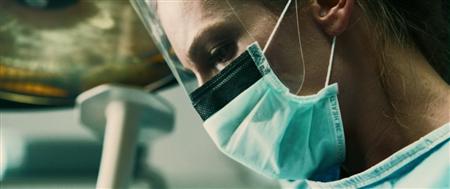  / The Resident (2011) HDRip-AVC